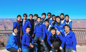 Los bailarines posan para una foto grupal. (Gary Liu)