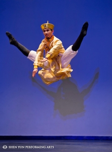 Eden Zhu, ganadora del oro en la categor&iacute;a juvenil femenina, baila en la Competencia Internacional de Danza Cl&aacute;sica China de New Tang Dynasty TV en Nueva York.
