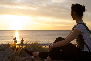 La bailarina Stephanie Guo disfruta del atardecer en Australia Occidental. (Foto de la bailarina Chunko Chang)
