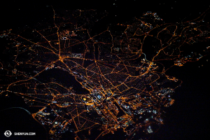 Esta foto fue tomada a las 2 de la madrugada pasando por algún lugar de Inglaterra… (Foto de la encargada de proyecciones Annie Li)