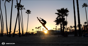 La primera bailarina Angelia Wang afuera del Terrace Theater de Long Beach. (Foto de la bailarina Nancy Wang)