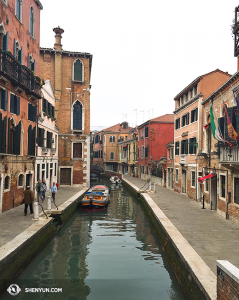 Vista desde uno de los 409 puentes en Venecia. (Foto de la encargada de proyecciones Annie Li)