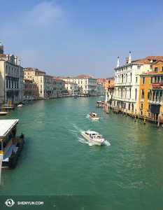 Esta foto fue tomada en el municipio de Dorsodoro de Venecia, desde el Ponte dell’Accademia. (Foto de la encargada de proyecciones Annie Li)
