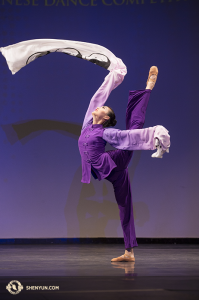 Evangeline Zhu de Shen Yun gan&oacute; el primer lugar en la categor&iacute;a mujeres adultas.
