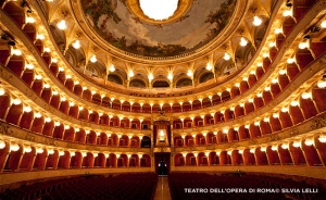Actuamos en el Teatro dell'Opera, una de las salas de ópera más distinguidas de Italia.