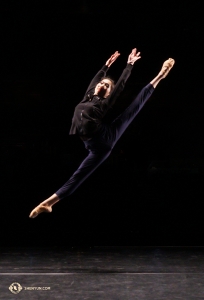 Principal Dancer Elsie Shi gets familiar with Empire Theatre&rsquo;s stage. (Photo by Tiffany Yu)