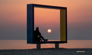 Dancer Jungsu Lee attempts to snap the perfect sunrise shot. (Photo by Ben Chen)