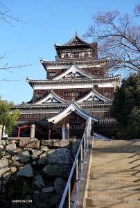 El Castillo de Hiroshima no decepciona. El edificio principal tiene cinco pisos de altura y el último piso ofrece vistas panorámicas de la ciudad.

(Foto de la primera bailarina Angelia Wang)