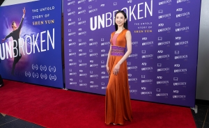 La primera bailarina Angela Lin lleva un vestido inspirado en la Dinast&iacute;a Tang dise&ntilde;ado por el Director Art&iacute;stico de Shen Yun, D.F.(Samira Bouaou/The Epoch Times)